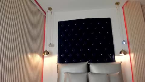 CatalinnaThompson online show from 10/23/25, 11:53