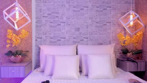 CatalinnaThompson online show from 11/19/25, 12:05