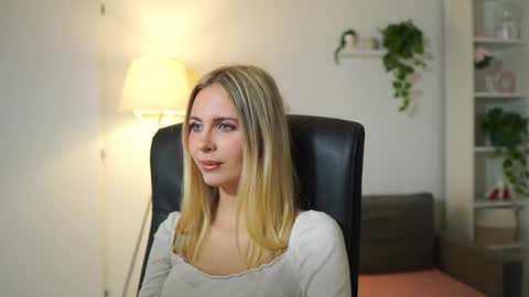Snapshot of catecrago_ chatting on 10/14/25, 08:04 catecrago online show from 10/14/25, 08:04