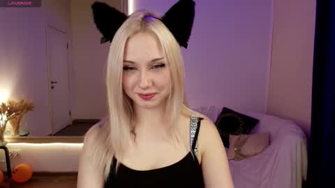 Anna  online show from 11/28/25, 02:14