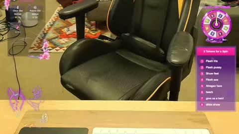 Snapshot of catherine76x chatting on 12/20/25, 01:29 Catherinecuddles online show from 12/20/25, 01:29