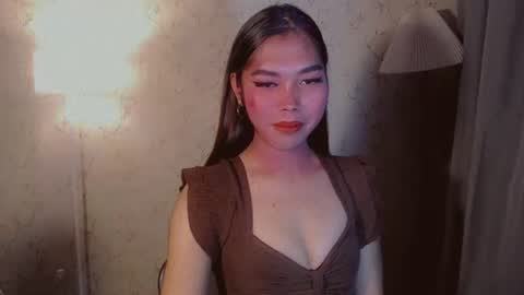 Snapshot of catherine_365 chatting on 10/23/25, 06:17 catherine_365 online show from 10/23/25, 06:17