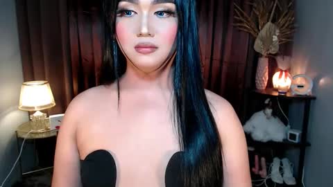 Snapshot of catherine_louise chatting on 09/19/25, 04:18 cath online show from 09/19/25, 04:18