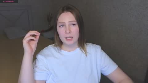 Snapshot of catherine_river chatting on 03/01/25, 12:23 Catherine online show from 03/01/25, 12:23