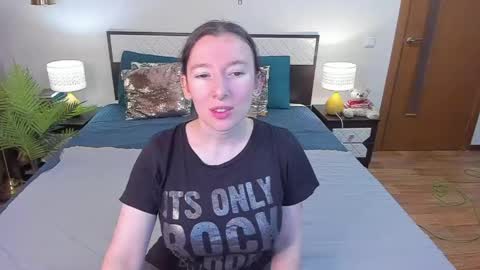 Catrin online show from 06/09/26, 02:23