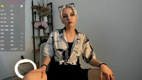 Mia online show from 06/24/26, 11:09