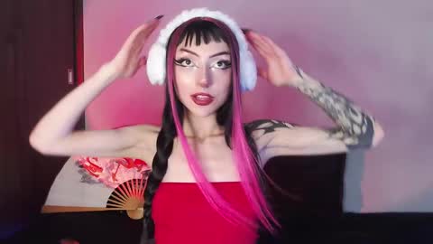 Snapshot of cati_petite chatting on 12/18/24, 03:04 Cati help me reach my goal of 100 thumbs up again 3 online show from 12/18/24, 03:04