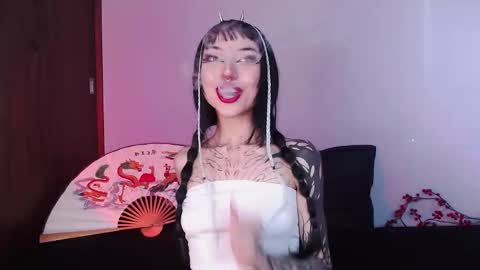 Snapshot of cati_petite chatting on 01/05/25, 06:13 Cati help me reach my goal of 100 thumbs up again 3 online show from 01/05/25, 06:13