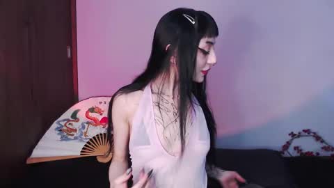 Snapshot of cati_petite chatting on 01/11/25, 09:04 Cati help me reach my goal of 100 thumbs up again 3 online show from 01/11/25, 09:04