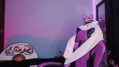 Snapshot of cati_petite chatting on 03/06/25, 12:54 Cati help me reach my goal of 100 thumbs up again 3 online show from 03/06/25, 12:54