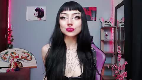 Snapshot of cati_petite chatting on 10/21/25, 09:37 Cati help me reach my goal of 100 thumbs up again 3 online show from 10/21/25, 09:37