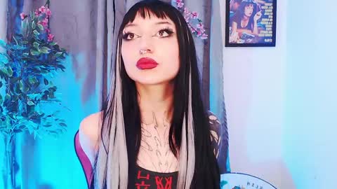 Snapshot of cati_petite chatting on 04/11/26, 05:12 Cati help me reach my goal of 100 thumbs up again 3 online show from 04/11/26, 05:12