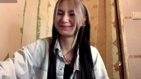 Lola online show from 10/09/25, 09:13