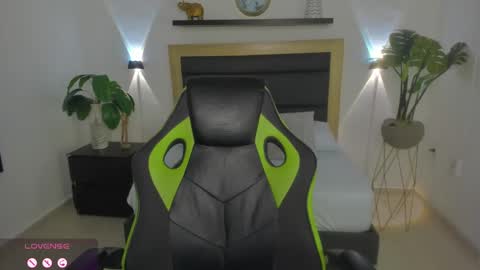 Juliana online show from 12/30/24, 03:03