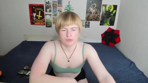 cattie_w_ online show from 04/25/26, 01:19