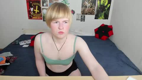 cattie_w_ online show from 05/02/26, 01:10