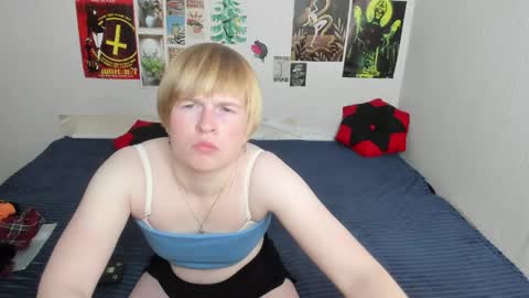 cattie_w_ online show from 05/19/26, 01:11
