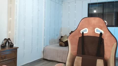 Snapshot of cattleya069 chatting on 03/10/25, 02:17  Cattleya you can tell me Leya too.     online show from 03/10/25, 02:17