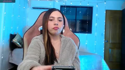 Snapshot of cattleya069 chatting on 09/18/25, 04:58  Cattleya you can tell me Leya too.     online show from 09/18/25, 04:58