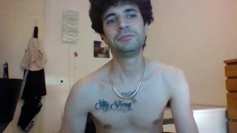 Snapshot of cazzone98italiano chatting on 06/26/26, 05:17 cazzone98italiano online show from 06/26/26, 05:17