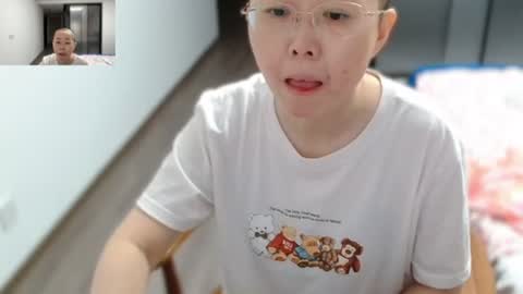 Snapshot of cbz112233 chatting on 06/21/26, 06:21 ANNYANNY online show from 06/21/26, 06:21