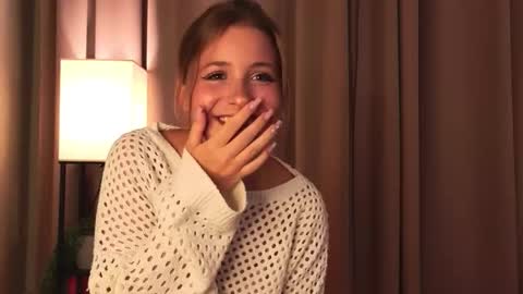 Lina  online show from 11/23/25, 07:24