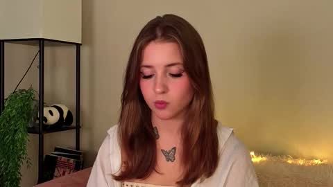 Lina  online show from 12/13/25, 07:53