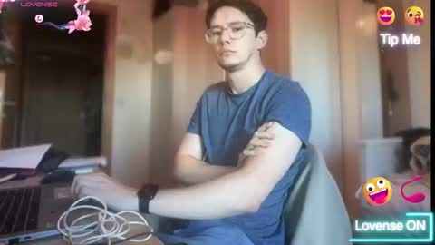 Snapshot of ceedm91 chatting on 11/13/25, 02:27 ceedm91 online show from 11/13/25, 02:27