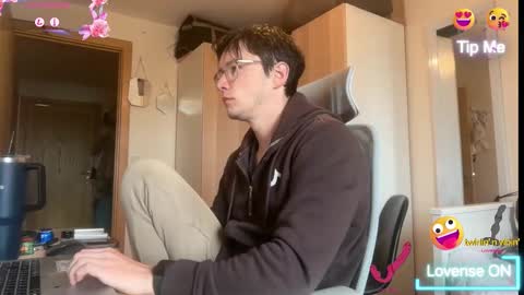 Snapshot of ceedm91 chatting on 03/18/26, 10:40 ceedm91 online show from 03/18/26, 10:40