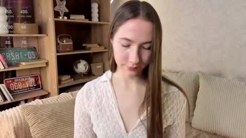 Snapshot of cel1ne_secret chatting on 09/28/25, 05:35 Josie Manesi online show from 09/28/25, 05:35