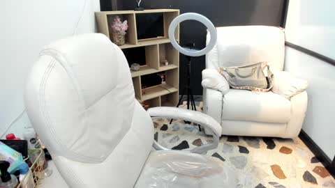 Snapshot of celesstebruce chatting on 02/06/25, 02:11 meli online show from 02/06/25, 02:11