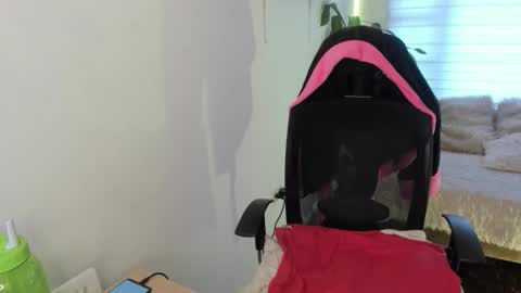 celeste_bonnet1 online show from 09/15/25, 07:25