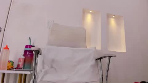 celeste_smmith_ online show from 11/14/25, 11:09