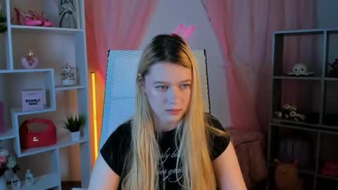 Snapshot of celestinemauriac chatting on 05/04/26, 06:37 your cute kitty online show from 05/04/26, 06:37