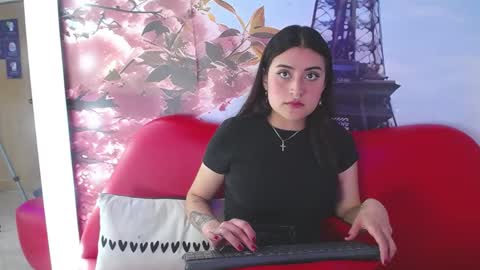 Snapshot of celine_visconti chatting on 04/16/26, 09:39 online show from 04/16/26, 09:39