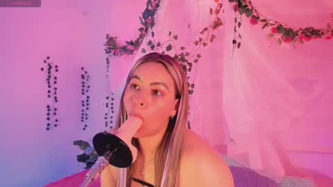 Hello guys my name is Sofi and Lizzie and  Vanessa online show from 11/12/25, 01:17