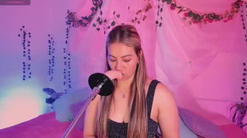 Hello guys my name is Sofi and Lizzie and  Vanessa online show from 11/18/25, 12:38