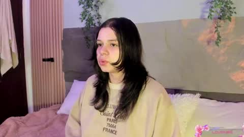 Hello guys my name is Sofi and Lizzie and  Vanessa online show from 04/28/26, 04:06