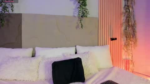 Hello guys my name is Sofi and Lizzie and  Vanessa online show from 04/30/26, 10:25