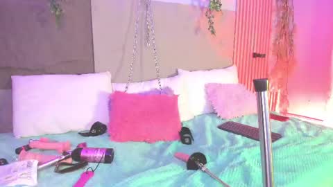 Hello guys my name is Sofi and Lizzie and  Vanessa online show from 06/19/26, 03:11
