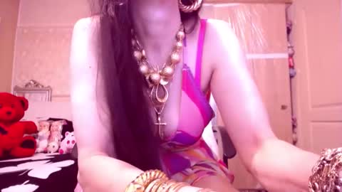 Cerise online show from 11/04/25, 12:10