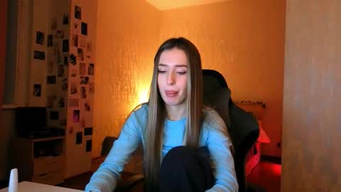 Snapshot of cexsuline chatting on 12/18/25, 08:48 my name is Eva online show from 12/18/25, 08:48