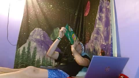 Snapshot of cguffey2284 chatting on 01/03/25, 05:28 cguffey2284 online show from 01/03/25, 05:28