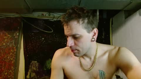 Snapshot of cguffey2284 chatting on 01/25/25, 04:13 cguffey2284 online show from 01/25/25, 04:13