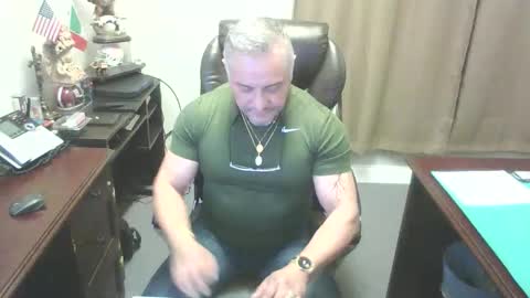 Snapshot of chacho1968 chatting on 01/12/26, 01:00 Chuck online show from 01/12/26, 01:00