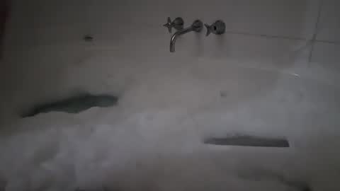 Snapshot of champagneandbitches1 chatting on 10/04/25, 03:15 champagneandbitches1 online show from 10/04/25, 03:15