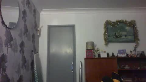 Snapshot of champers37 chatting on 12/17/24, 04:00 Champers online show from 12/17/24, 04:00