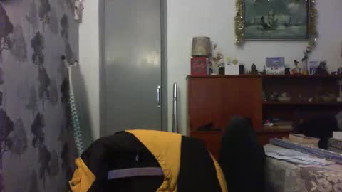 Snapshot of champers37 chatting on 12/18/24, 03:33 Champers online show from 12/18/24, 03:33