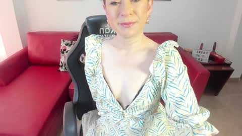 Snapshot of chanel_gold chatting on 12/09/24, 01:45 online show from 12/09/24, 01:45