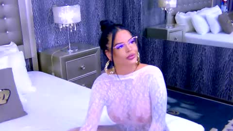 Snapshot of chanelledy1 chatting on 10/10/25, 02:32 chanelledy1 online show from 10/10/25, 02:32